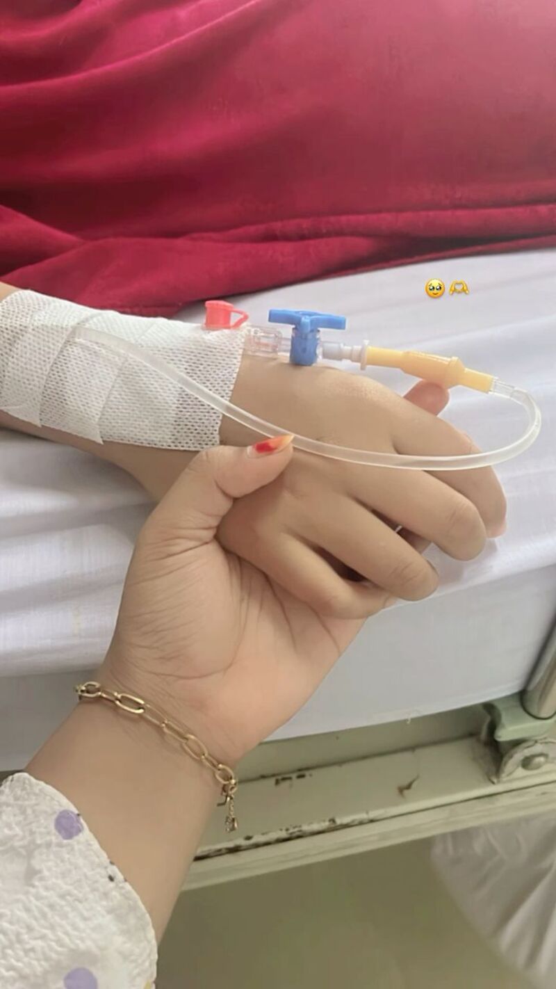 Ảnh Truyền Nước Bệnh Viện Nữ
