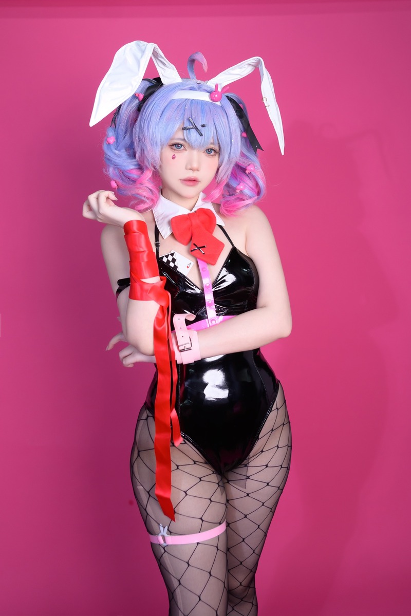Rạo rực với loạt ảnh cosplay nhân vật anime nữ Miku Rabbit Hole
