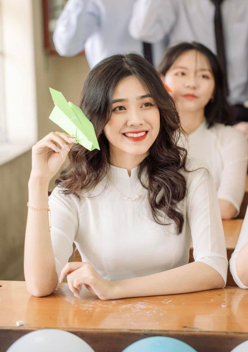 ảnh gái cute ngày tốt nghiệp