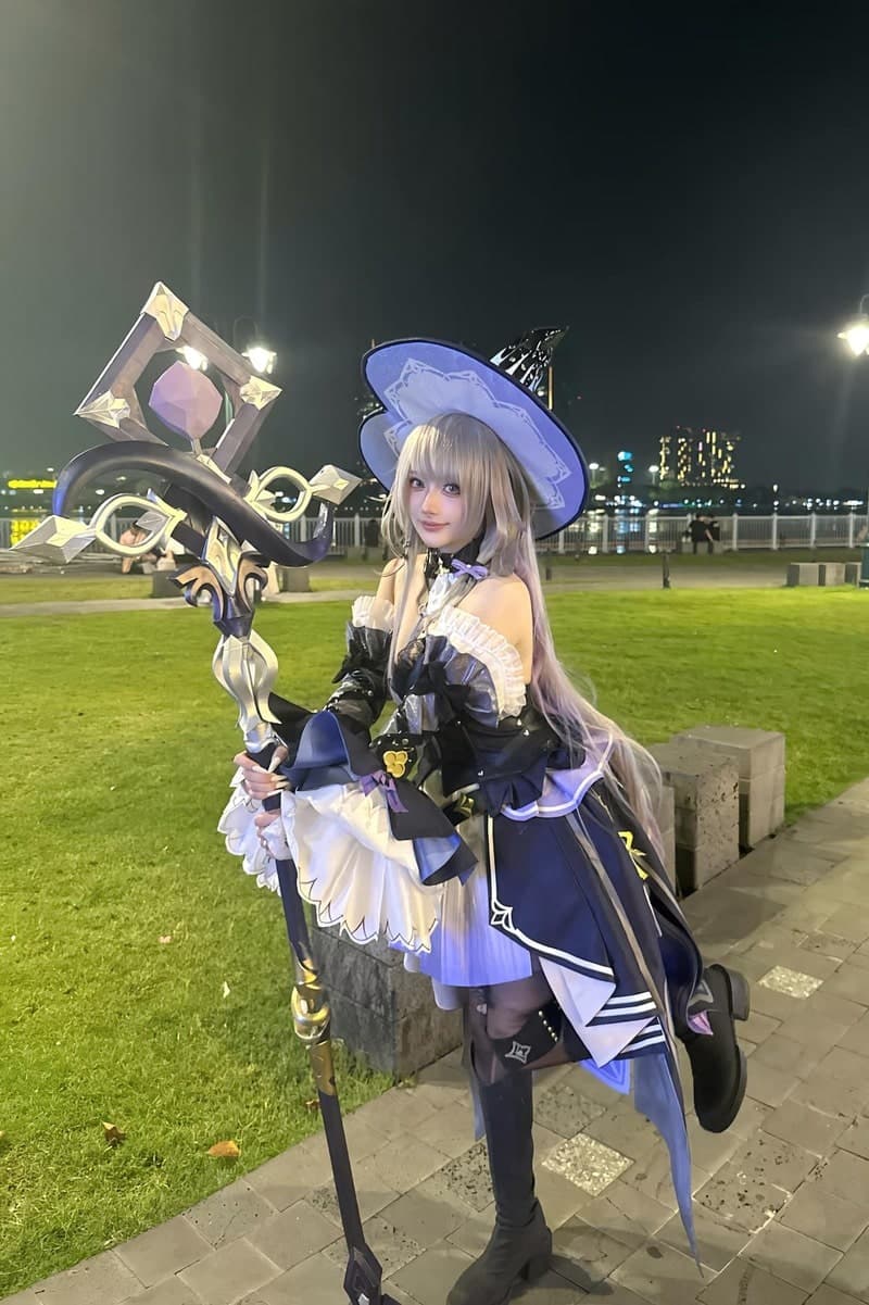 gai xinh cosplay herta