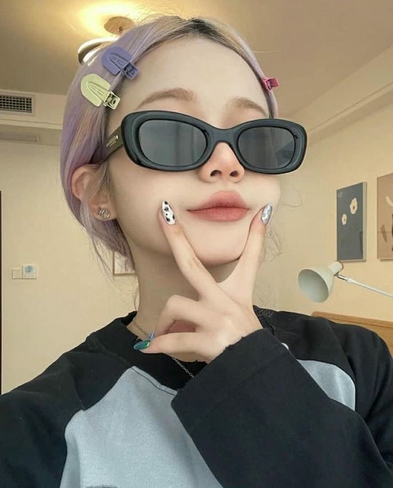 Gái xinh đeo kính râm cute ngầu