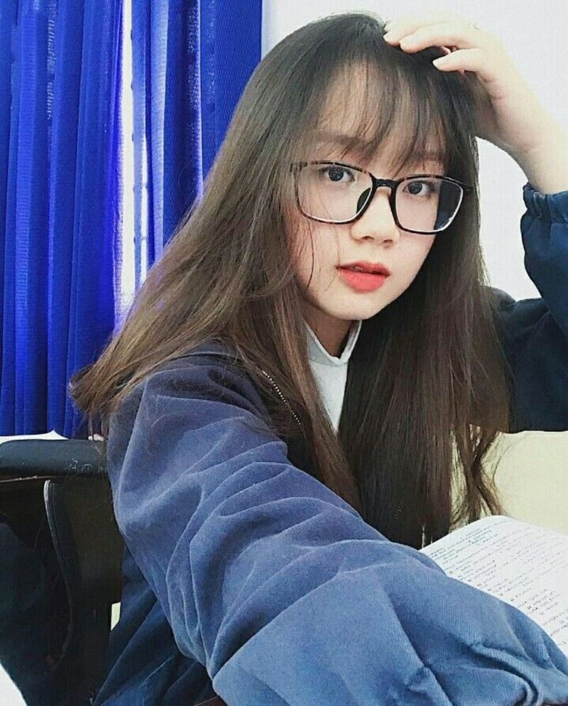 nữ sinh tự sướng khi học bài
