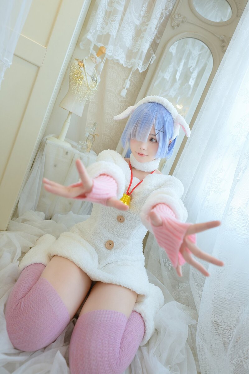 girl xinh cosplay nhân vật Rem Little Sheep