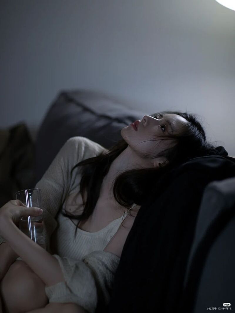 hình ảnh buồn khóc cô đơn