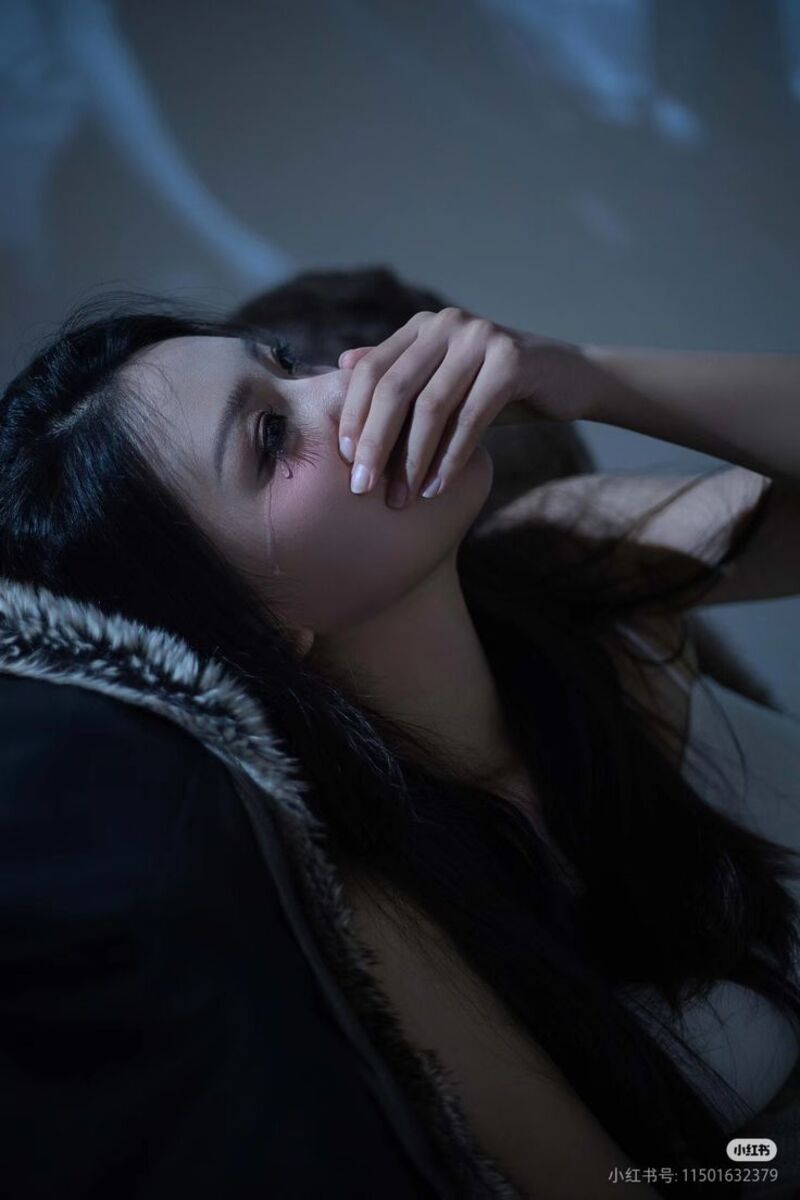 hình ảnh cô gái buồn đẹp nhất