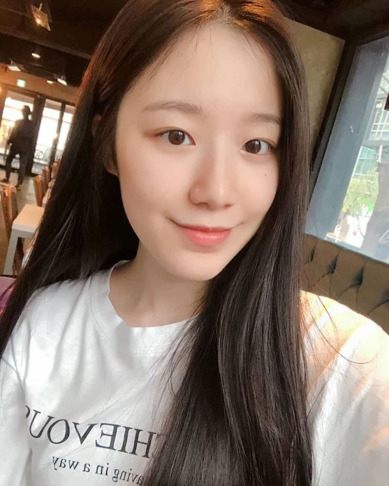 ảnh gái xinh mặt mộc tự sướng